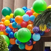 Jungle themed balloon party decorations