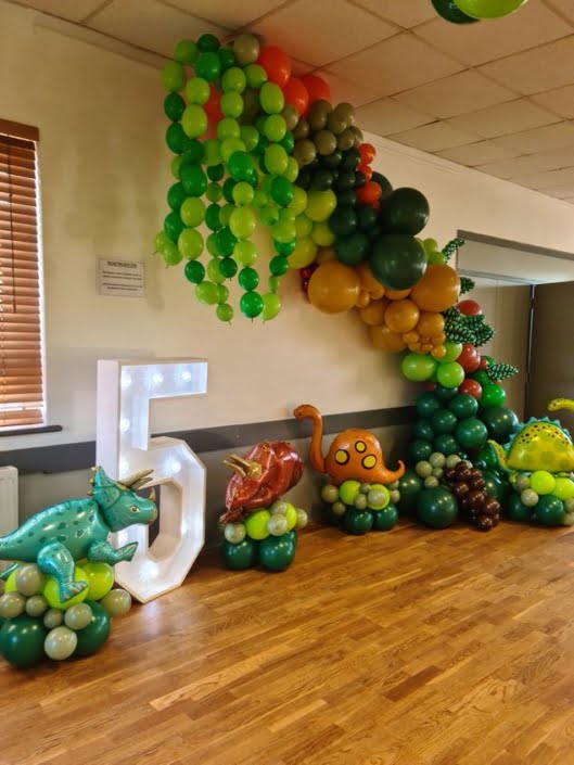 Balloon Dinosaurs - Themed birthday balloon arch