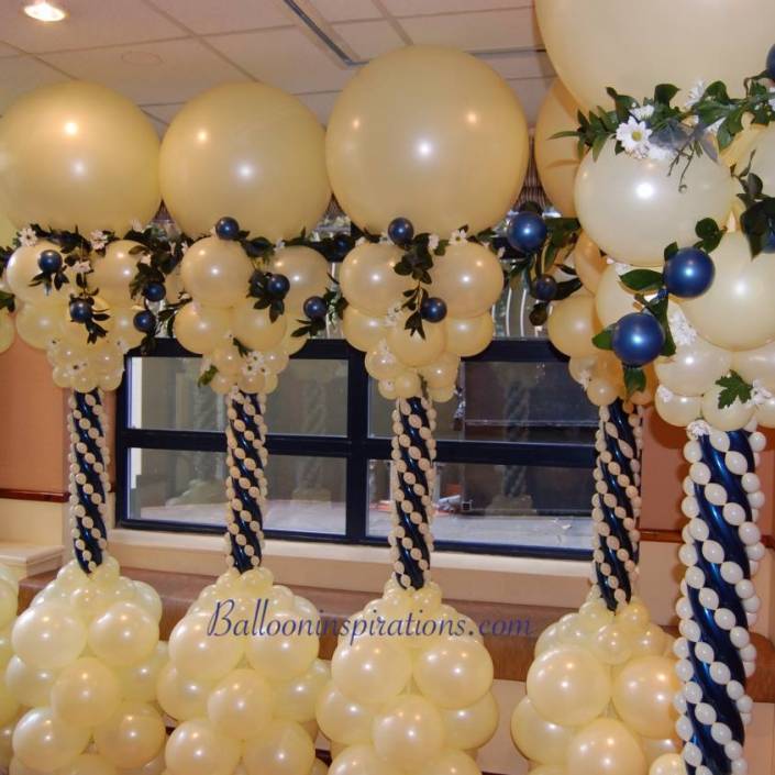 Elegant balloon wedding columns