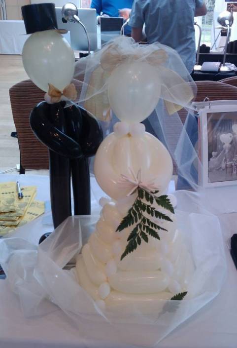 Table -top Bride and Groom balloon sculpture