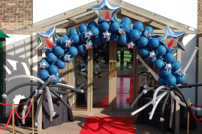 Prom décor - Main entrance balloon arch